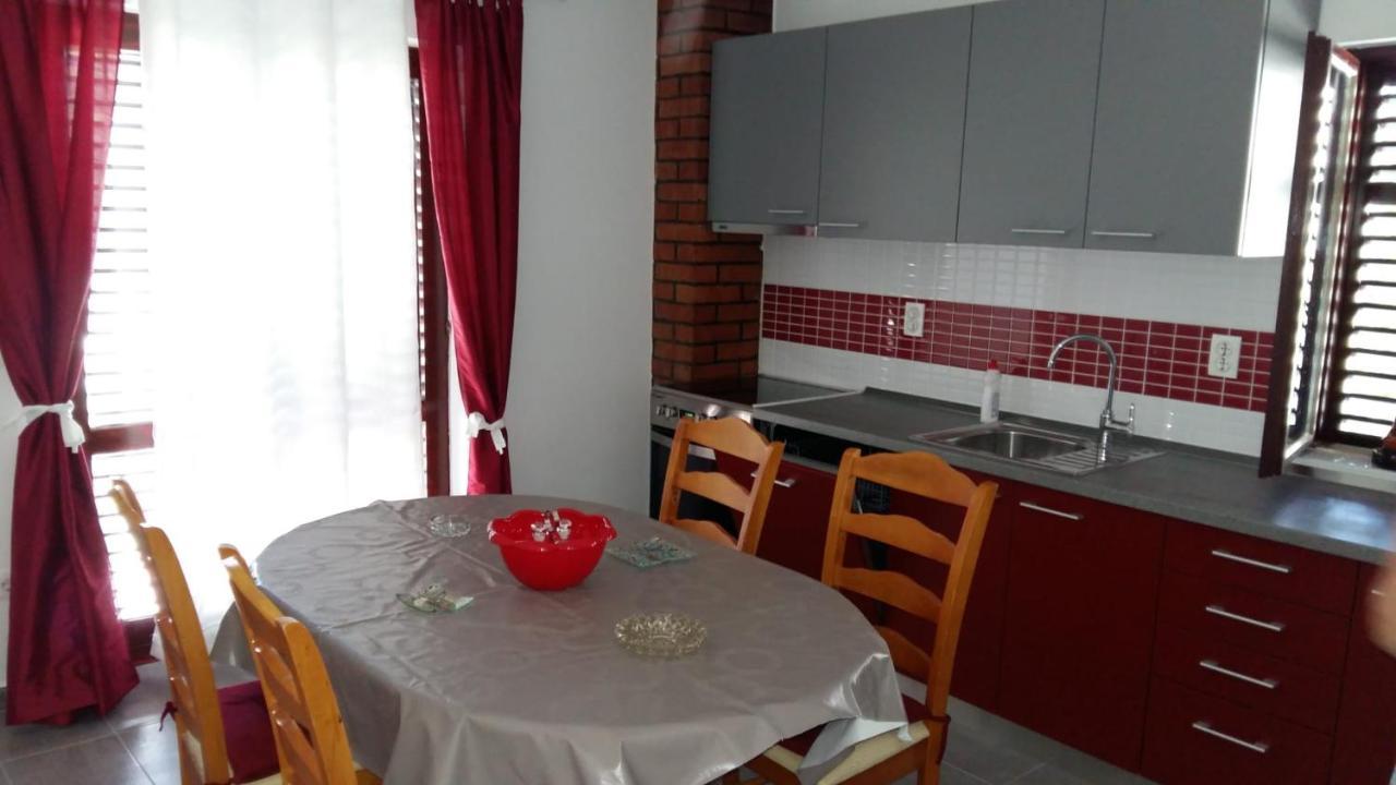 Apartmani Slavica Макарска Екстериор снимка