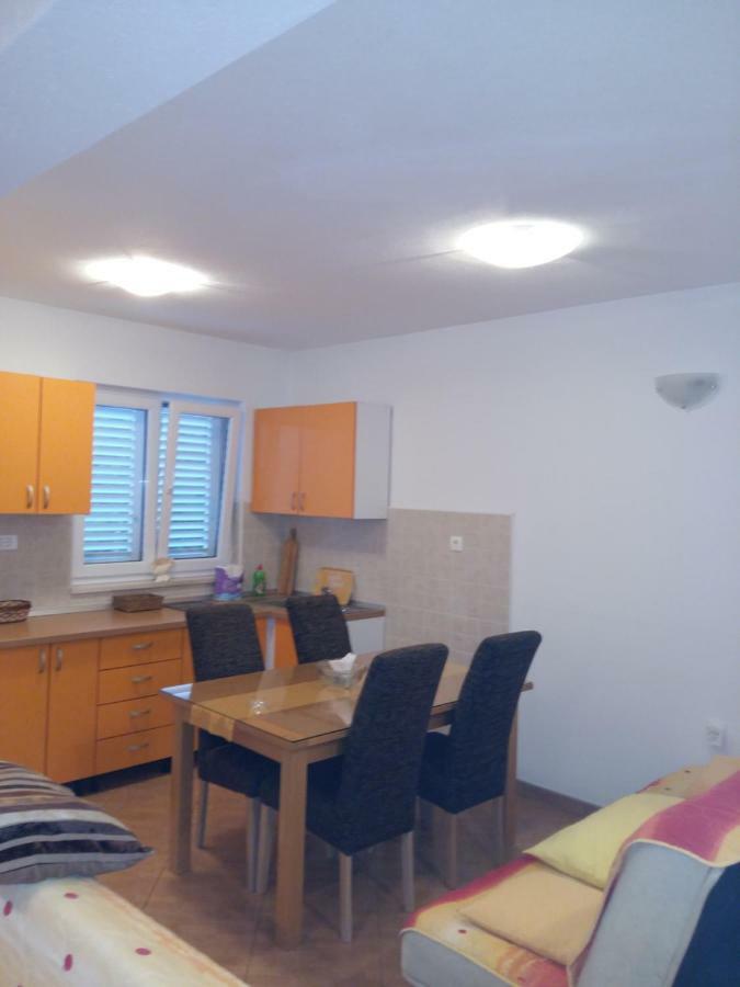 Apartmani Slavica Макарска Екстериор снимка