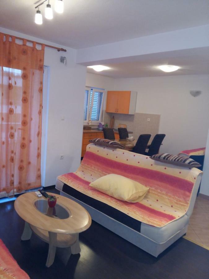 Apartmani Slavica Макарска Екстериор снимка