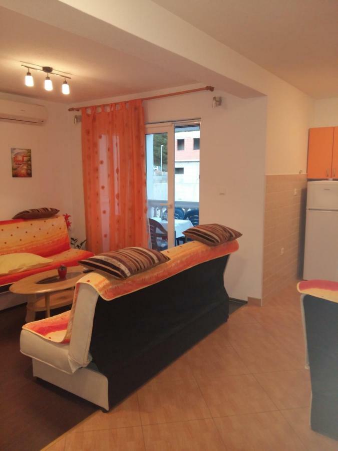 Apartmani Slavica Макарска Екстериор снимка