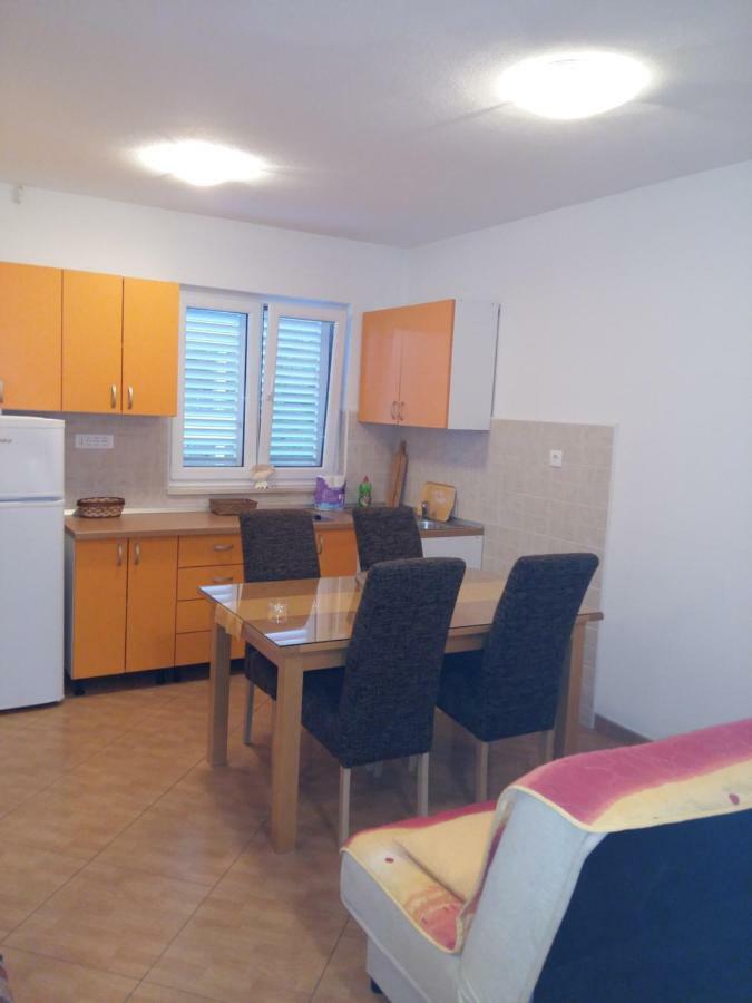 Apartmani Slavica Макарска Екстериор снимка